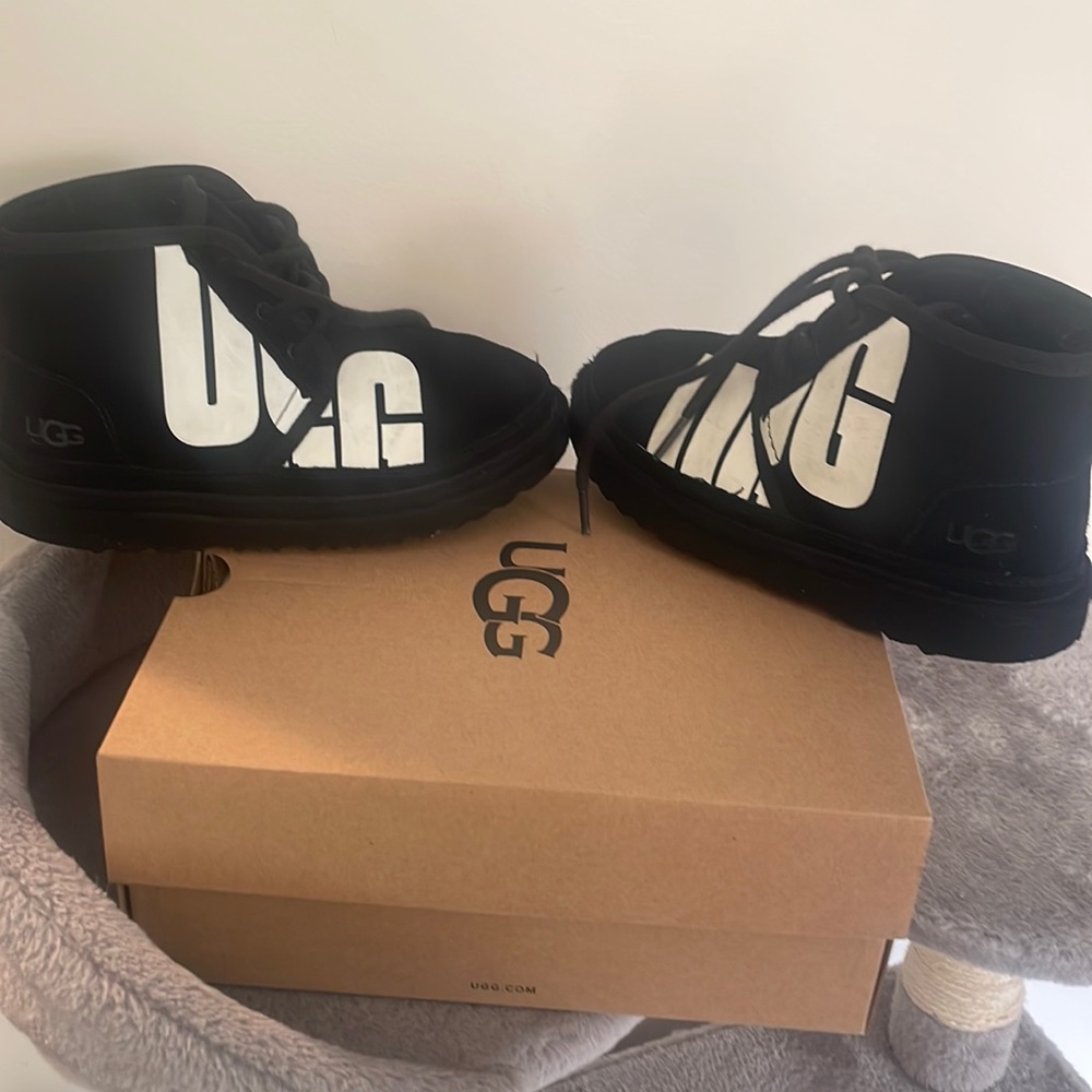 Uggs kids size 1